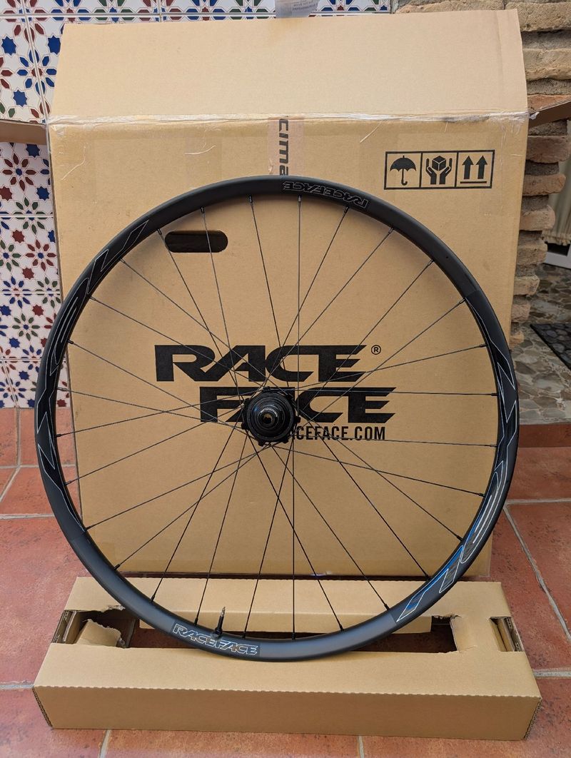 Race Face Next SL 29" Wheelset 2026 bike usato — immagine 7 di 9