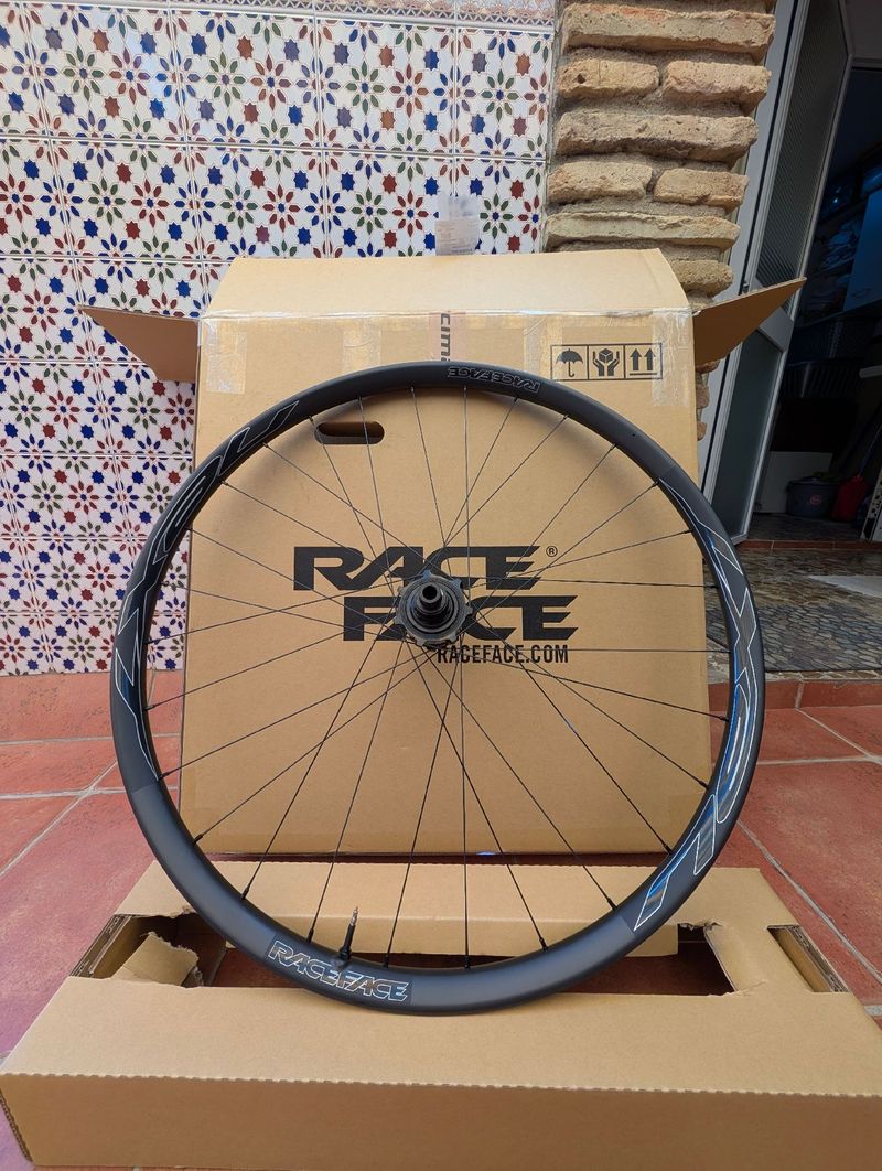 Race Face Next SL 29" Wheelset 2026 bike usato — immagine 4 di 9