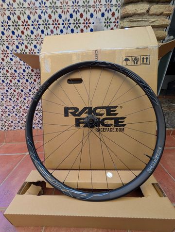 Race Face Next SL 29" Wheelset 2026 bike usato — immagine 3 di 9