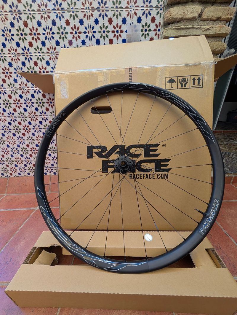 Race Face Next SL 29" Wheelset 2026 bike usato — immagine 3 di 9