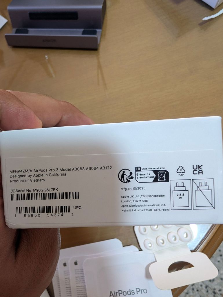 Used apple AirPods Pro 3 2025 bike — image 2 of 2