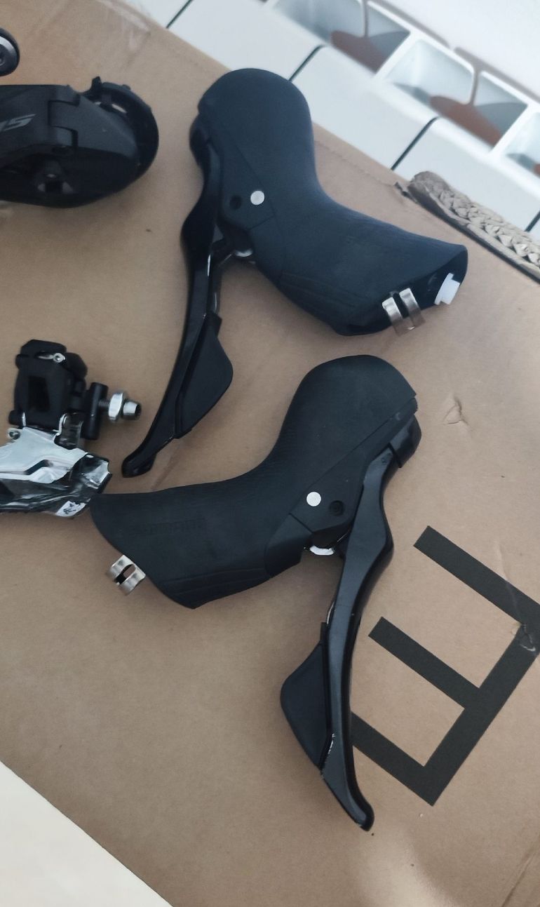 Used Shimano 105 2025 bike — image 2 of 4