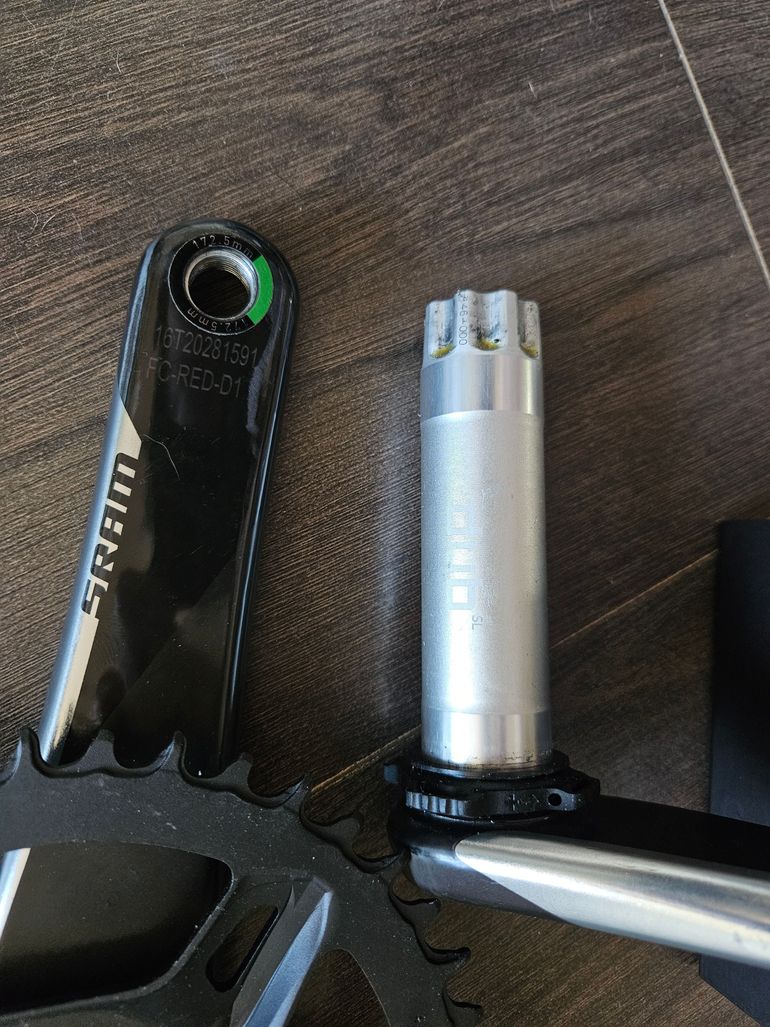 Used Sram new Red DUB Crankset + Pressfit Bottom Bracket bike — image 4 of 4