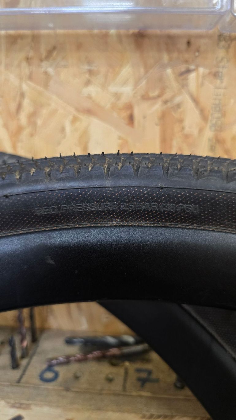Used Hutchinson Touareg 700x40c Tubeless bike — image 8 of 10