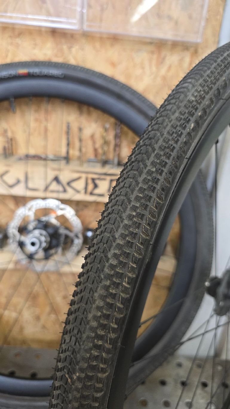 Used Hutchinson Touareg 700x40c Tubeless bike — image 5 of 10