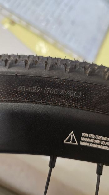 Used Hutchinson Touareg 700x40c Tubeless bike — image 3 of 10