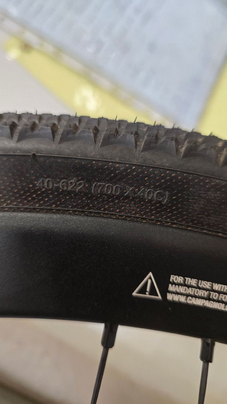 Used Hutchinson Touareg 700x40c Tubeless bike — image 3 of 10