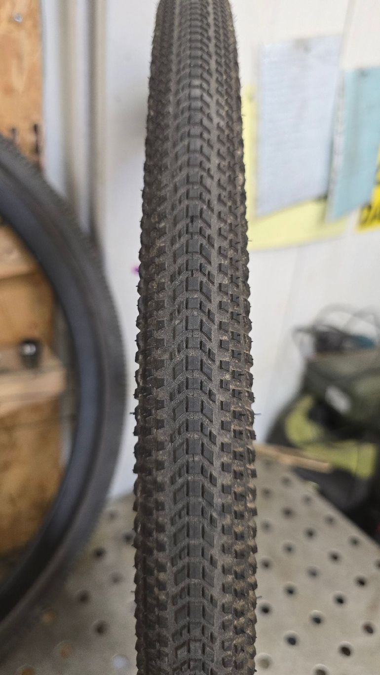 Used Hutchinson Touareg 700x40c Tubeless bike — image 4 of 10
