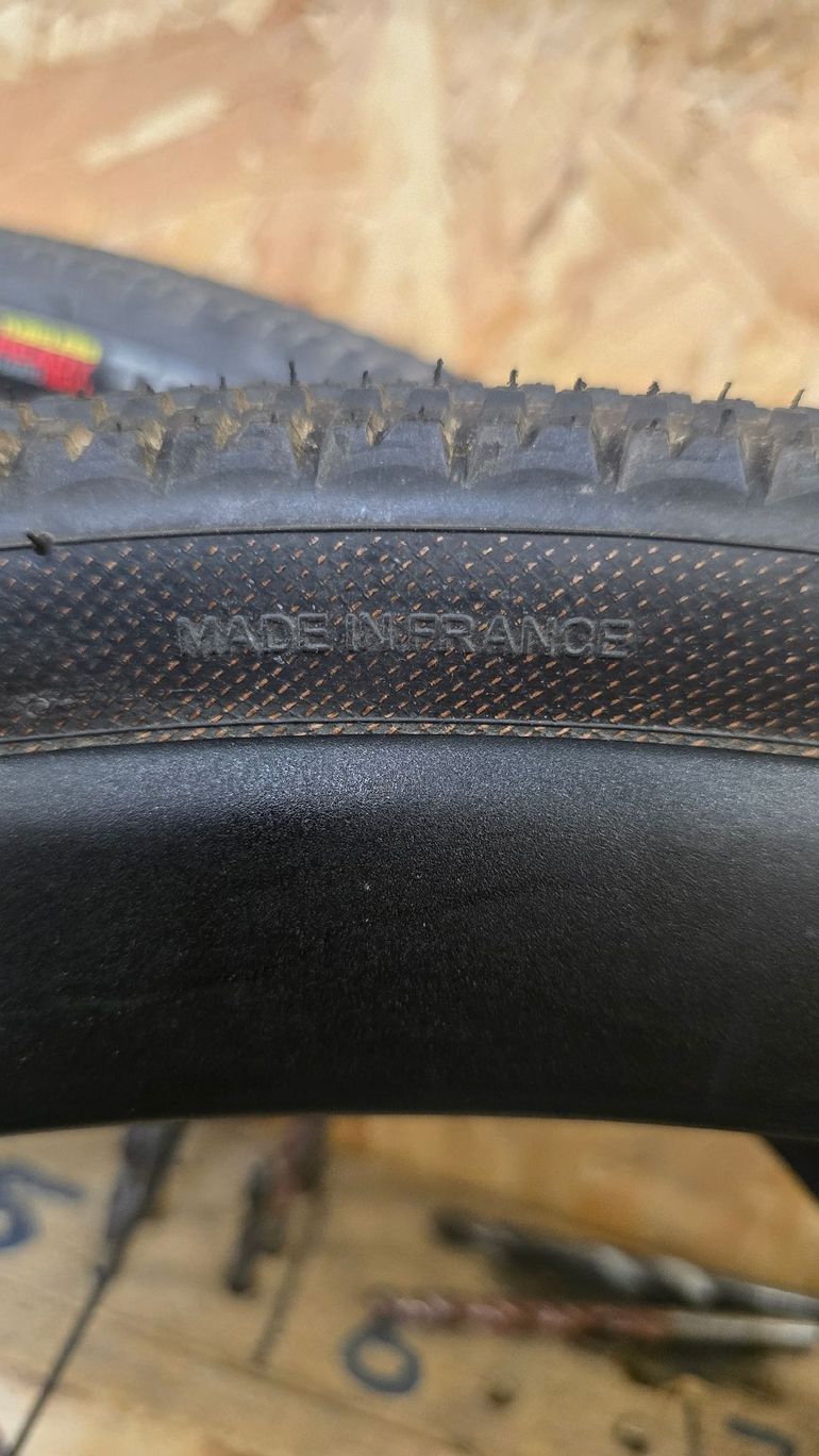 Used Hutchinson Touareg 700x40c Tubeless bike — image 10 of 10