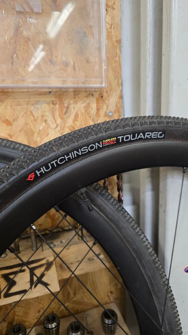 Used Hutchinson Touareg 700x40c Tubeless bike — image 2 of 10