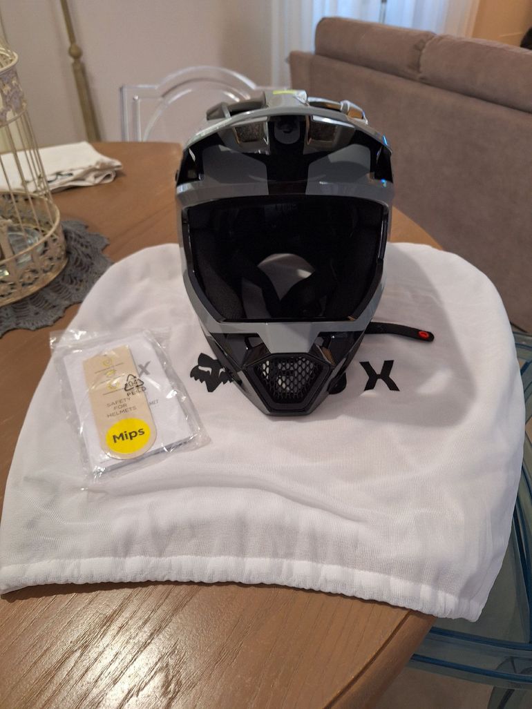 Used Fox Racing Rampage Barge Helmet 2024 bike — image 2 of 6