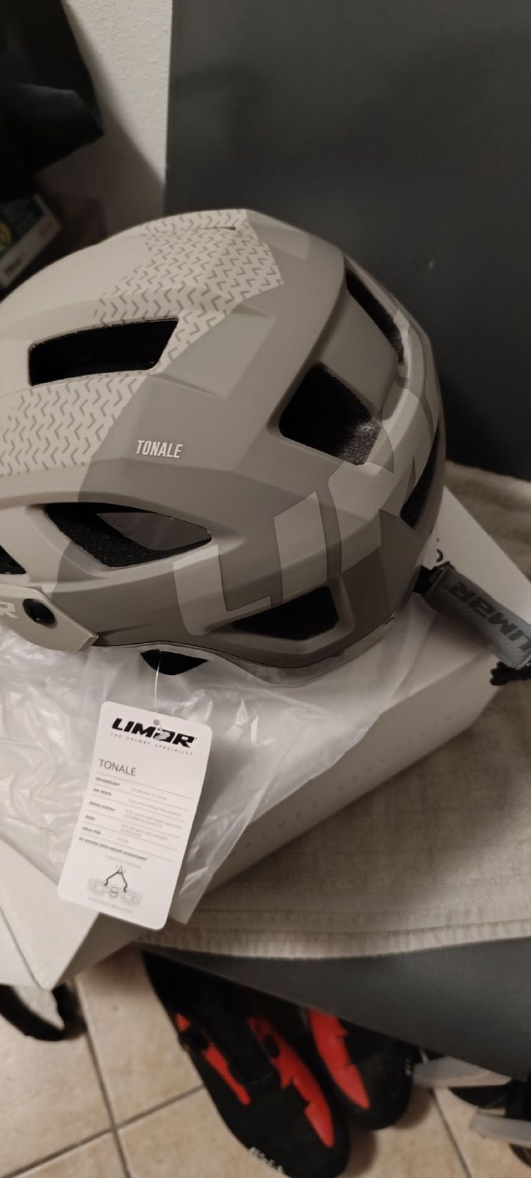 Used Limar Tonale Helmet 2026 bike — image 7 of 7