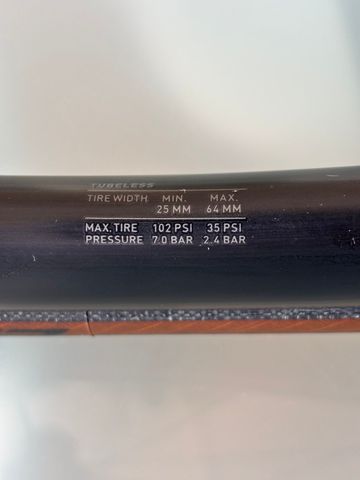 Used Dt Swiss E1800 2021 bike — image 8 of 13