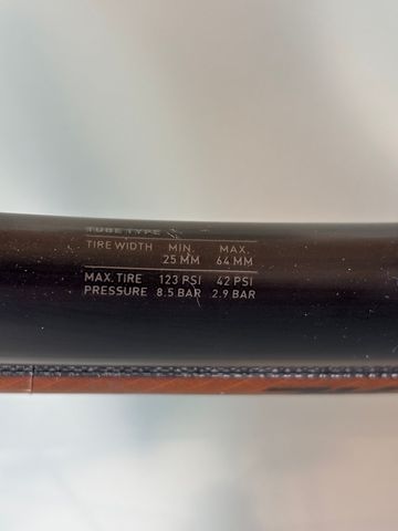 Used Dt Swiss E1800 2021 bike — image 9 of 13