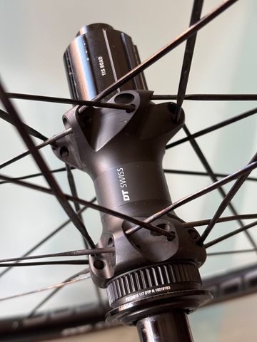 Used Dt Swiss E1800 2021 bike — image 4 of 13