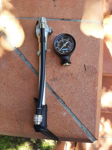 Brugt Decathlon pompa per forche bici bike — billede 2 af 4