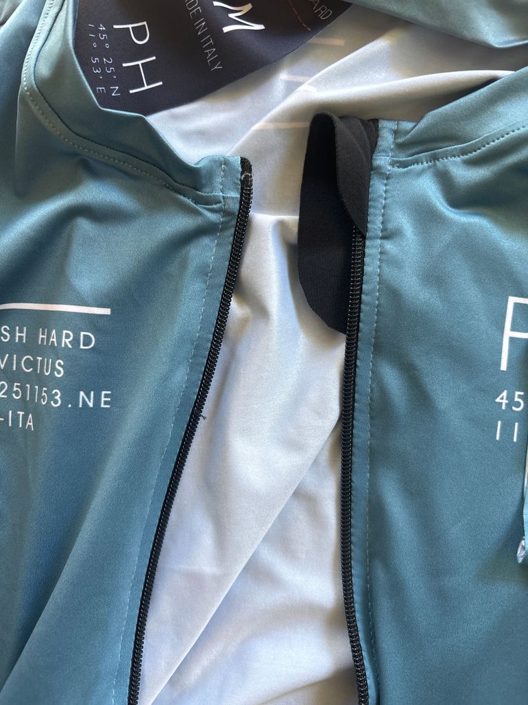 Used push hard T-shirt 2026 bike — image 3 of 4