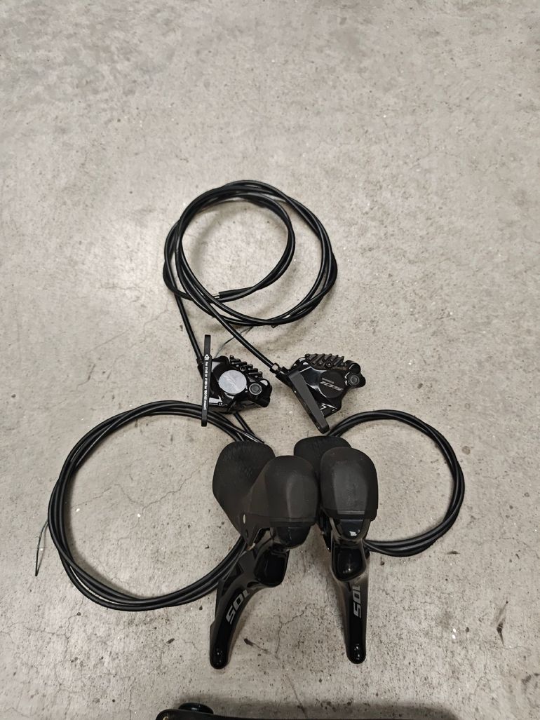 Used Shimano 105 R7100 12-speed Mechanical Groupset 2025 bike — image 2 of 3