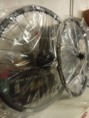 Used Fsa AGX i21 Tubeless Ready Gravel E-Bike Wheelset 29" / 700c bike