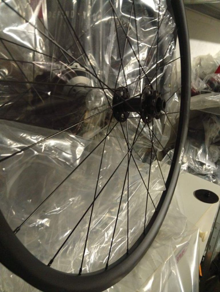 Used Fsa AGX i21 Tubeless Ready Gravel E-Bike Wheelset 29" / 700c bike — image 15 of 18