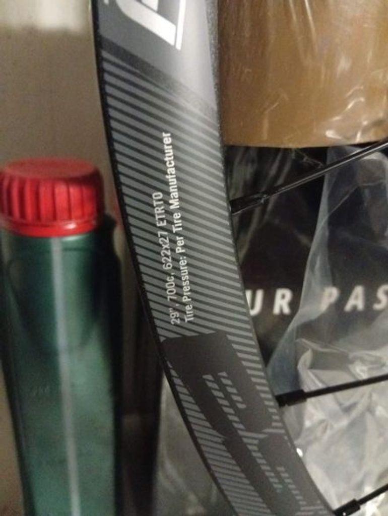Used Fsa AGX i21 Tubeless Ready Gravel E-Bike Wheelset 29" / 700c bike — image 13 of 18