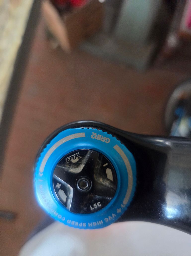 Used Fox 36 Factory Kashima 160mm Ruota 29" bike — image 8 of 8