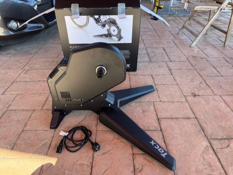 Used Garmin FLUX S Smart Trainer 2024 bike — image 3 of 4