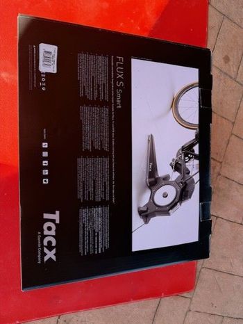 Used Garmin FLUX S Smart Trainer 2024 bike — image 2 of 4