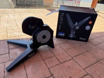Used Garmin FLUX S Smart Trainer 2024 bike — image 4 of 4
