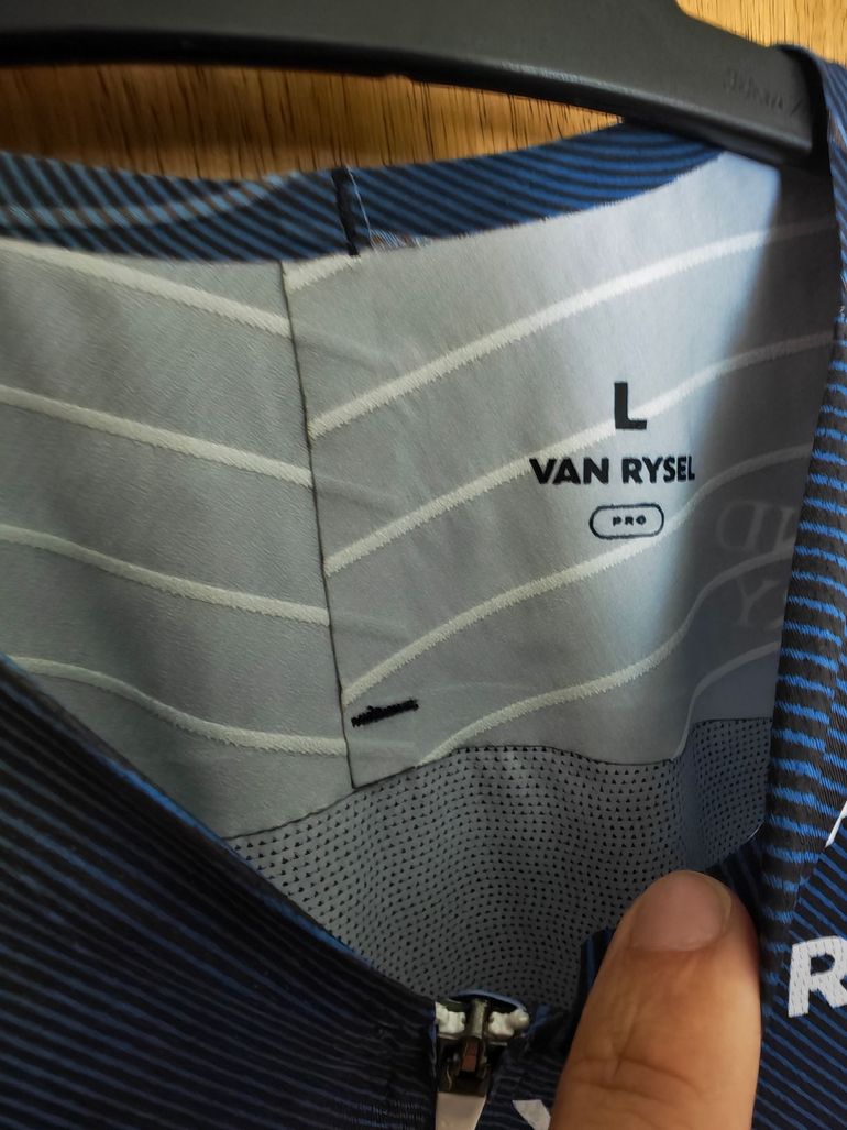 Used Van Rysel Pro Jersey bike — image 3 of 3