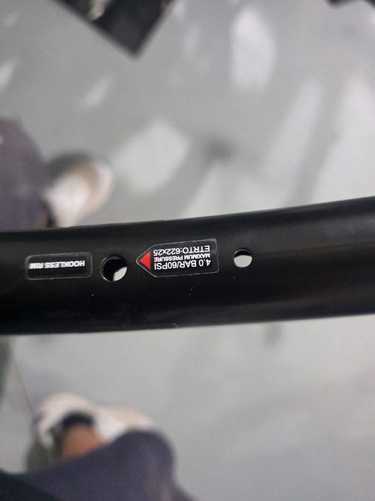 Used Giant 29-inch Carbon XRC0 2022 bike — image 6 of 6