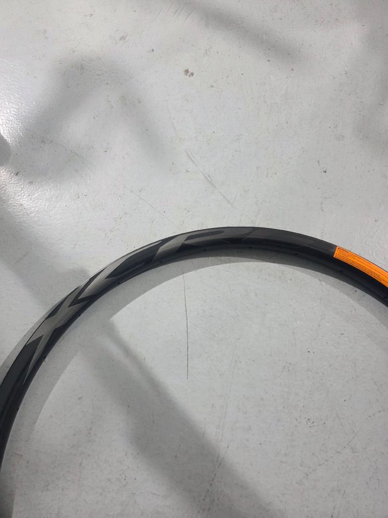 Used Giant 29-inch Carbon XRC0 2022 bike — image 3 of 6