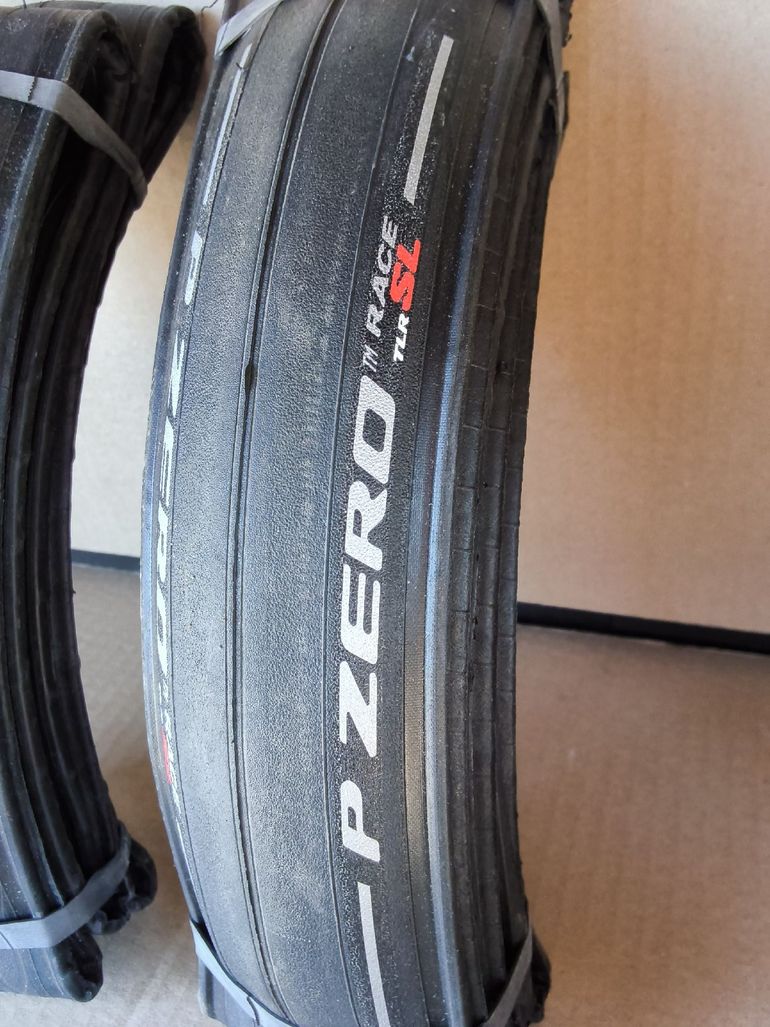 Used Pirelli Copertone Pzero Race Tlr Sl 700x28 2025 bike — image 2 of 6