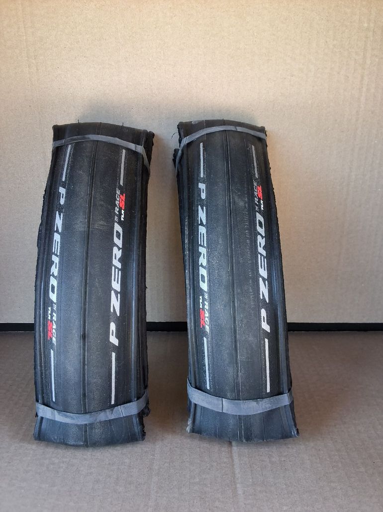 Used Pirelli Copertone Pzero Race Tlr Sl 700x28 2025 bike — image 1 of 6