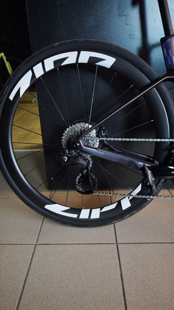 Used Zipp 303 S Carbon Tubeless Disc Brake Wheelset 2025 bike — image 2 of 4