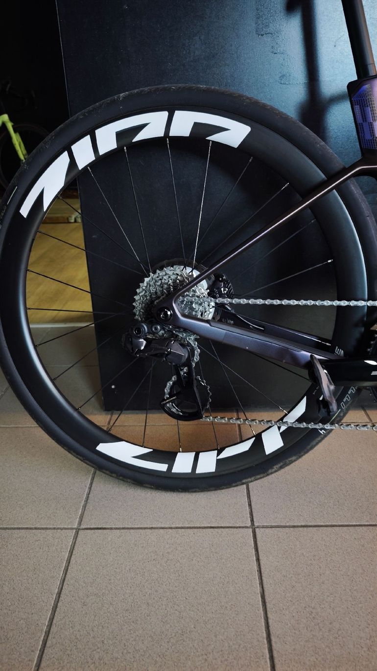Used Zipp 303 S Carbon Tubeless Disc Brake Wheelset 2025 bike — image 2 of 4