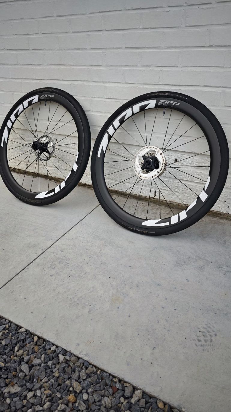 Used Zipp 303 S Carbon Tubeless Disc Brake Wheelset 2025 bike — image 1 of 5