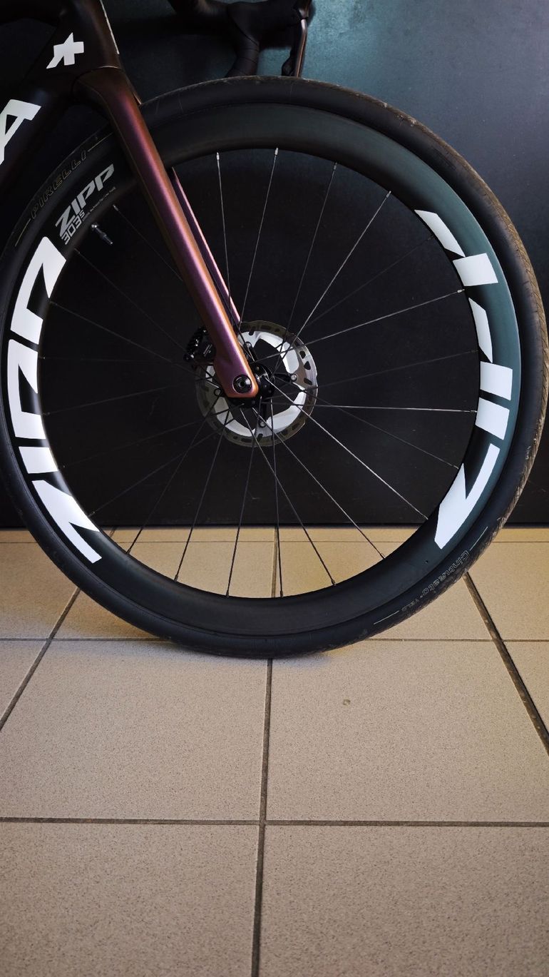 Used Zipp 303 S Carbon Tubeless Disc Brake Wheelset 2025 bike — image 4 of 4