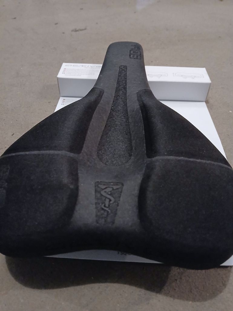 Used Sq Lab 610 Infinergy M-D active 2.1 Saddle 2026 bike — image 2 of 3