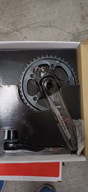 Używany Sram Rival1 BB30 42t 2022 Drivetrain & Pedals