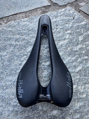 Used Selle Italia SLR Boost Kit Carbonio Superflow 2025 bike — image 2 of 8
