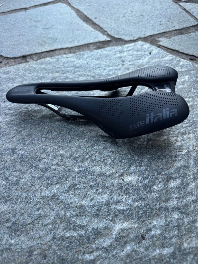 Used Selle Italia SLR Boost Kit Carbonio Superflow 2025 bike — image 1 of 8