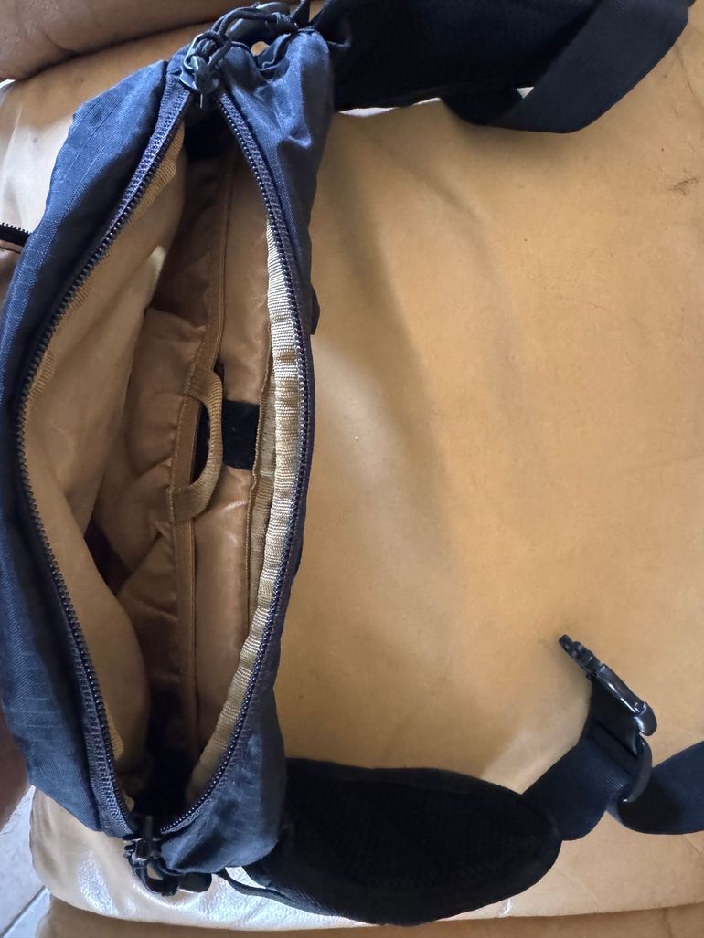 Used EVOC hip pack 3l bike — image 4 of 4