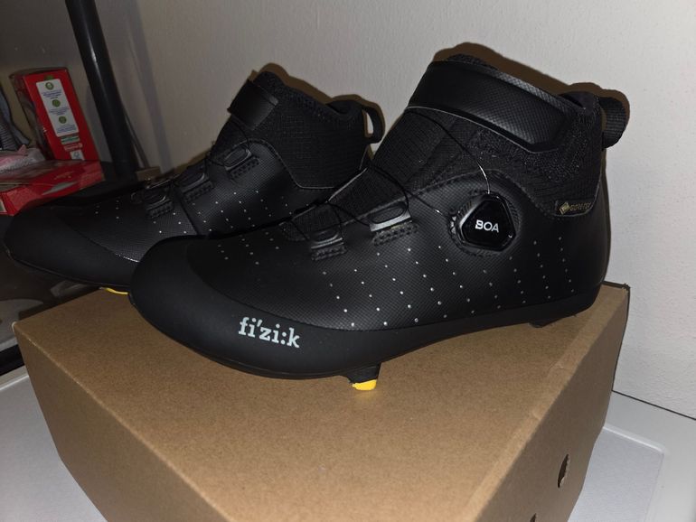 Used Fizik Artica gtx 2025 bike — image 3 of 9