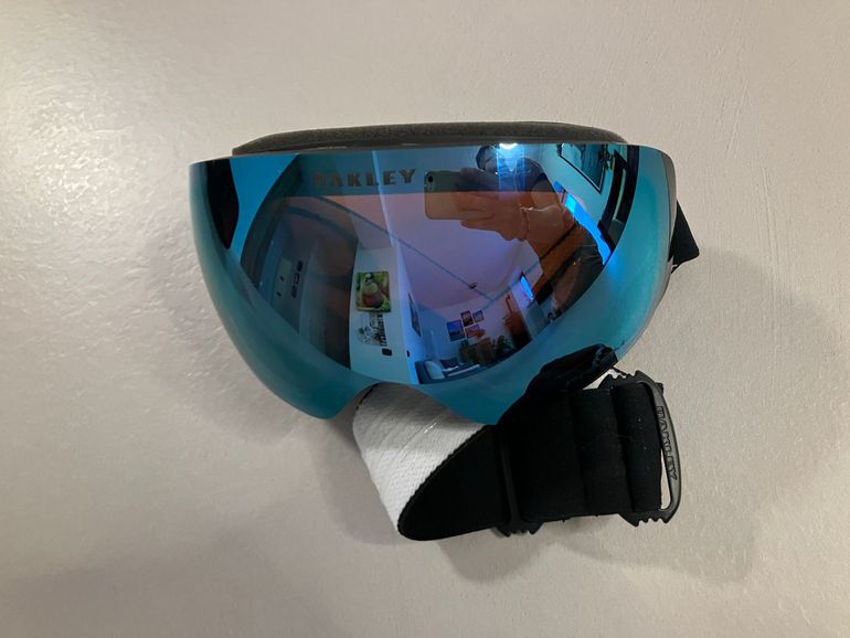 Used Oakley Flight Deck M Snow Goggles 2025 bike — image 2 of 5