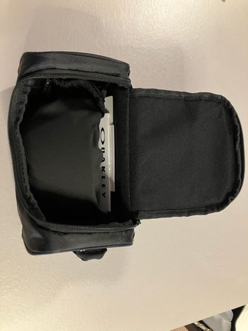 Used Oakley Flight Deck M Snow Goggles 2025 bike — image 4 of 5
