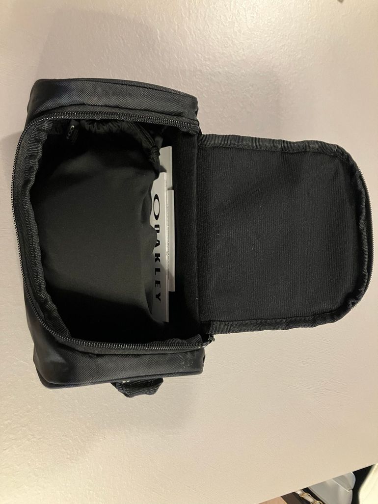 Used Oakley Flight Deck M Snow Goggles 2025 bike — image 4 of 5