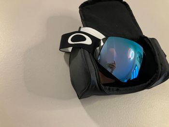 Used Oakley Flight Deck M Snow Goggles 2025 bike — image 3 of 5