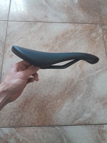 Used Fabric Sillín Saddles & Seatposts