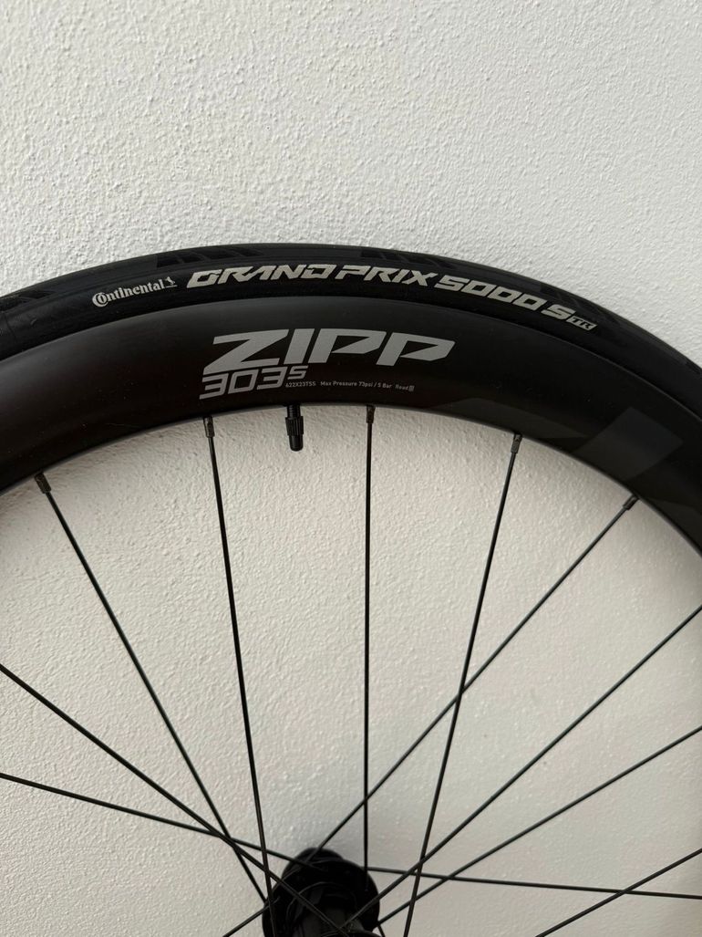 Used Zipp 303s Carbon bike — image 2 of 4